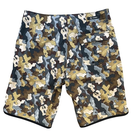 CG Habitats 309 fit OG athletic fit board shorts in candy camo gray - Picture 2 of 11